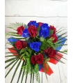 Ramo rosas azules y rojas