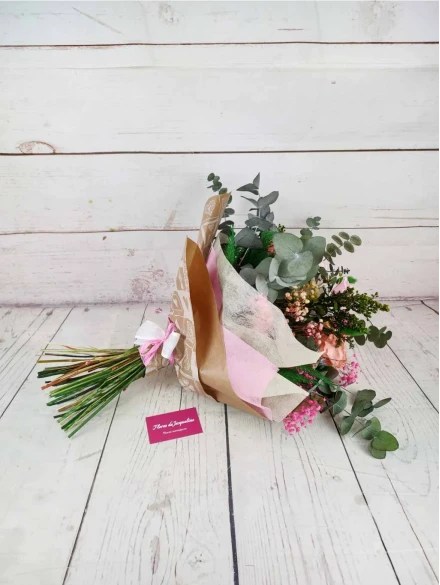 Rosas y paniculata preservadas