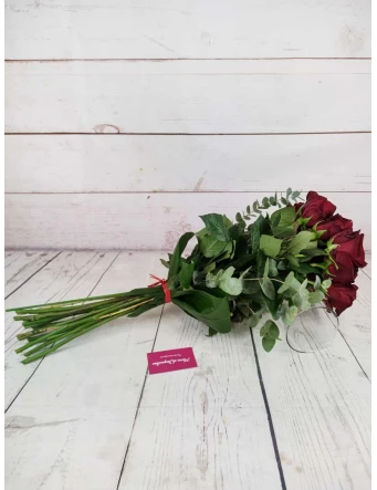 Rosas largas en bouquet