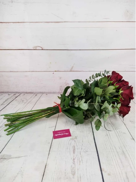 Rosas largas en bouquet