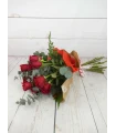 Ramo rosas rojas de tallo largo