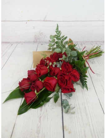 Arreglo funerario 18 rosas