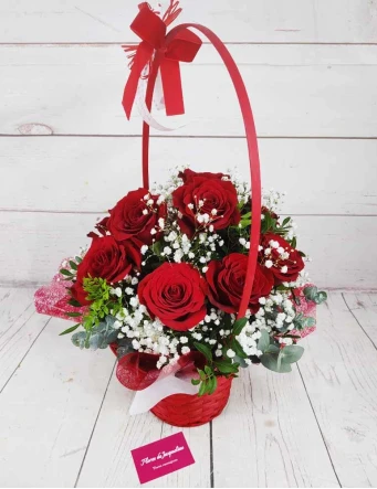 11 rosas en cesta