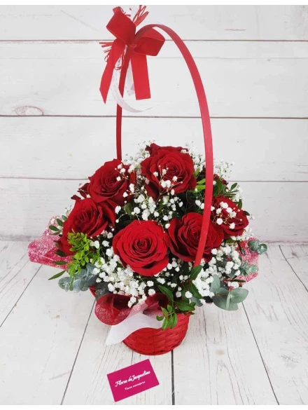11 rosas en cesta