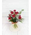 Docena rosas rojas con eucalipto