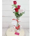 Rosas en violetero con chocolate