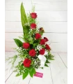 Centro pequeño de rosas rojas